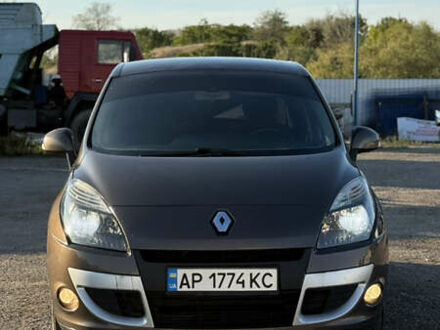 Рено Сценік 2010 у Запоріжжя на Automoto.ua Коричневий Рено Сценік, об'ємом двигуна 1.46 л та пробігом 300 тис. км за 7000 $, фото 1 на Automoto.ua