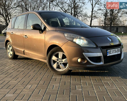 Коричневый Рено Сценик, объемом двигателя 1.5 л и пробегом 160 тыс. км за 3850 $, фото 1 на Automoto.ua