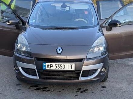 Рено Сценік 2011 у Запоріжжя на Automoto.ua Коричневий Рено Сценік, об'ємом двигуна 1.46 л та пробігом 207 тис. км за 8900 $, фото 1 на Automoto.ua