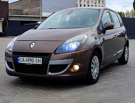 Рено Сценік 2011 у Черкасах на Automoto.ua Коричневий Рено Сценік, об'ємом двигуна 1.5 л та пробігом 275 тис. км за 6800 $, фото 1 на Automoto.ua