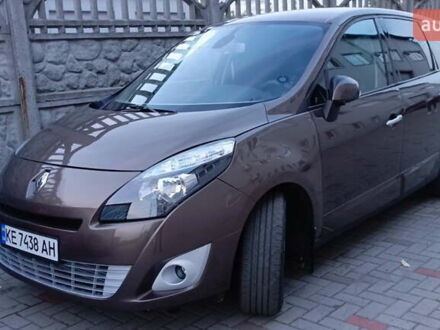 Рено Сценік 2011 у Павлограде на Automoto.ua Коричневий Рено Сценік, об'ємом двигуна 1.46 л та пробігом 190 тис. км за 7950 $, фото 1 на Automoto.ua