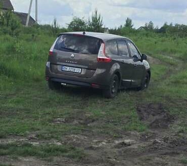 Рено Сценік 2011 у Шепетовке на Automoto.ua Коричневий Рено Сценік, об'ємом двигуна 1.46 л та пробігом 255 тис. км за 6900 $, фото 1 на Automoto.ua