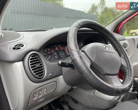 Рено Сценік 2003 у Дрогобичі на Automoto.ua Червоний Рено Сценік, об'ємом двигуна 1.6 л та пробігом 200 тис. км за 3750 $, фото 19 на Automoto.ua