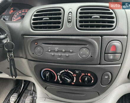 Рено Сценік 2003 у Дрогобичі на Automoto.ua Червоний Рено Сценік, об'ємом двигуна 1.6 л та пробігом 200 тис. км за 3750 $, фото 24 на Automoto.ua