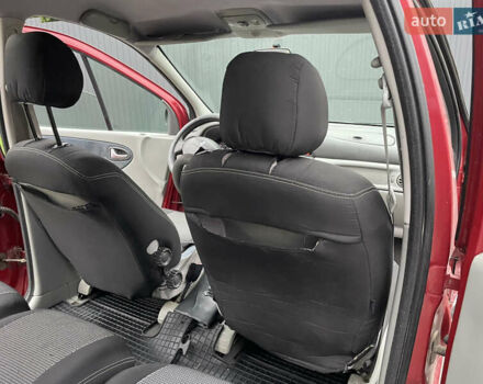 Рено Сценік 2003 у Дрогобичі на Automoto.ua Червоний Рено Сценік, об'ємом двигуна 1.6 л та пробігом 200 тис. км за 3750 $, фото 26 на Automoto.ua