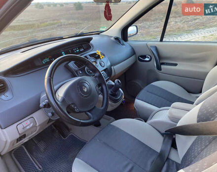 Красный Рено Сценик, объемом двигателя 1.6 л и пробегом 260 тыс. км за 3500 $, фото 8 на Automoto.ua