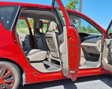 Красный Рено Сценик, объемом двигателя 1.6 л и пробегом 129 тыс. км за 4300 $, фото 5 на Automoto.ua