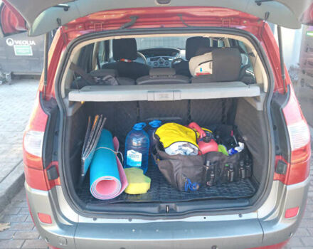 Красный Рено Сценик, объемом двигателя 1.6 л и пробегом 300 тыс. км за 4800 $, фото 11 на Automoto.ua