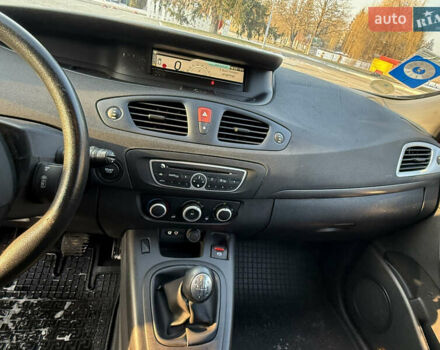 Красный Рено Сценик, объемом двигателя 1.6 л и пробегом 169 тыс. км за 6450 $, фото 18 на Automoto.ua