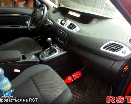 Рено Сценик 2010 в Ровно на Automoto.ua Красный Рено Сценик, объемом двигателя 1.5 л и пробегом 252 тыс. км за 6500 $, фото 3 на Automoto.ua