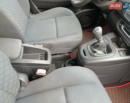 Рено Сценик 2010 в Чернигове на Automoto.ua Красный Рено Сценик, объемом двигателя 1.6 л и пробегом 217 тыс. км за 7500 $, фото 21 на Automoto.ua