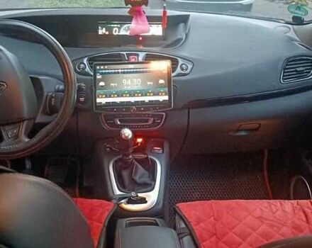 Красный Рено Сценик, объемом двигателя 1.87 л и пробегом 264 тыс. км за 8300 $, фото 4 на Automoto.ua