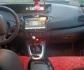 Красный Рено Сценик, объемом двигателя 1.87 л и пробегом 264 тыс. км за 8300 $, фото 4 на Automoto.ua