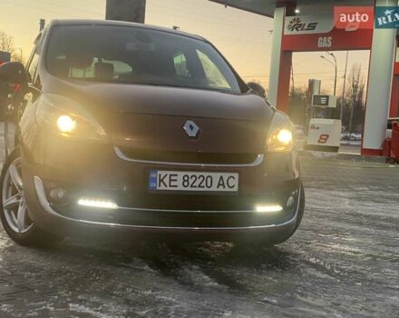 Красный Рено Сценик, объемом двигателя 1.46 л и пробегом 215 тыс. км за 8900 $, фото 2 на Automoto.ua