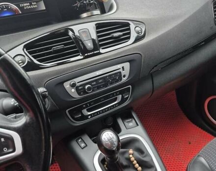 Красный Рено Сценик, объемом двигателя 1.6 л и пробегом 237 тыс. км за 7500 $, фото 4 на Automoto.ua