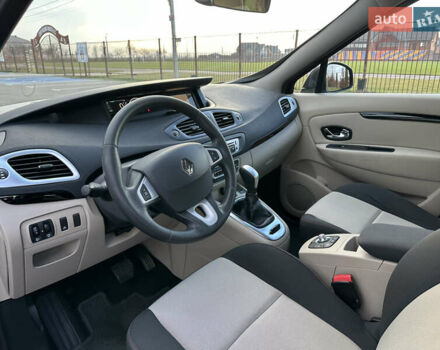 Красный Рено Сценик, объемом двигателя 1.46 л и пробегом 216 тыс. км за 8200 $, фото 8 на Automoto.ua