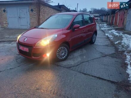 Рено Сценик 2009 в Киеве на Automoto.ua Красный Рено Сценик, объемом двигателя 1.6 л и пробегом 208 тыс. км за 7200 $, фото 1 на Automoto.ua