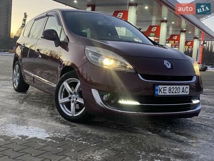 Красный Рено Сценик, объемом двигателя 1.46 л и пробегом 215 тыс. км за 8900 $, фото 1 на Automoto.ua