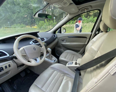 Рено Сценик, объемом двигателя 2 л и пробегом 280 тыс. км за 7300 $, фото 3 на Automoto.ua