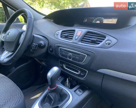 Рено Сценик, объемом двигателя 2 л и пробегом 253 тыс. км за 8100 $, фото 8 на Automoto.ua