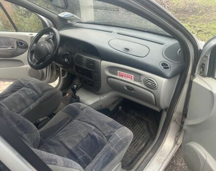 Серый Рено Сценик, объемом двигателя 1.6 л и пробегом 235 тыс. км за 3100 $, фото 4 на Automoto.ua