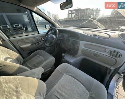 Серый Рено Сценик, объемом двигателя 1.6 л и пробегом 267 тыс. км за 1999 $, фото 25 на Automoto.ua
