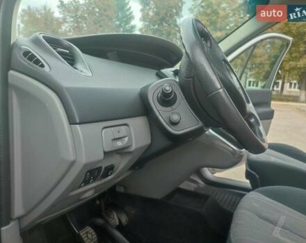 Серый Рено Сценик, объемом двигателя 1.6 л и пробегом 167 тыс. км за 5300 $, фото 19 на Automoto.ua