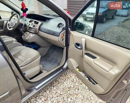 Серый Рено Сценик, объемом двигателя 1.6 л и пробегом 217 тыс. км за 4400 $, фото 11 на Automoto.ua