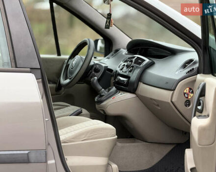 Серый Рено Сценик, объемом двигателя 1.5 л и пробегом 367 тыс. км за 3250 $, фото 8 на Automoto.ua