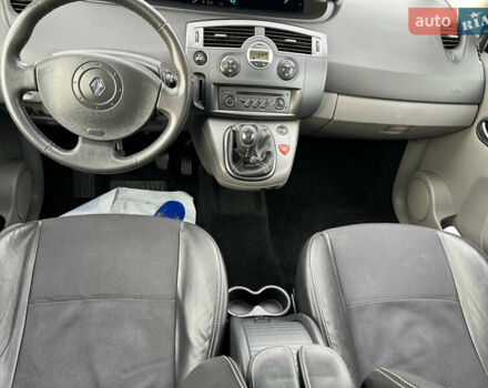 Серый Рено Сценик, объемом двигателя 1.6 л и пробегом 220 тыс. км за 4600 $, фото 4 на Automoto.ua