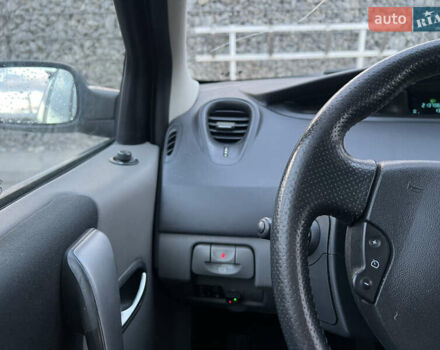 Рено Сценік 2005 у Житомирі на Automoto.ua Сірий Рено Сценік, об'ємом двигуна 1.6 л та пробігом 213 тис. км за 4900 $, фото 14 на Automoto.ua