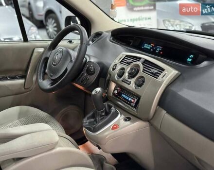 Серый Рено Сценик, объемом двигателя 1.56 л и пробегом 175 тыс. км за 5699 $, фото 15 на Automoto.ua