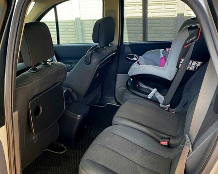 Рено Сценик 2006 в Александрие на Automoto.ua Серый Рено Сценик, объемом двигателя 2 л и пробегом 173 тыс. км за 6700 $, фото 10 на Automoto.ua