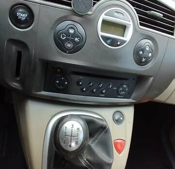 Серый Рено Сценик, объемом двигателя 1.6 л и пробегом 236 тыс. км за 5000 $, фото 11 на Automoto.ua