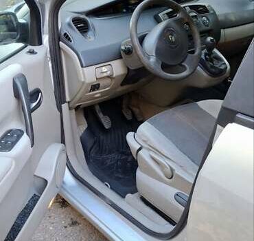 Серый Рено Сценик, объемом двигателя 1.5 л и пробегом 300 тыс. км за 4500 $, фото 7 на Automoto.ua