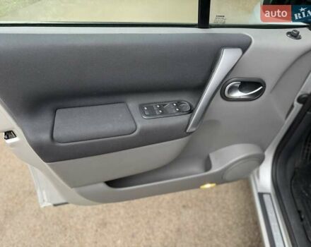 Серый Рено Сценик, объемом двигателя 1.6 л и пробегом 188 тыс. км за 4999 $, фото 18 на Automoto.ua