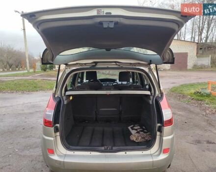 Серый Рено Сценик, объемом двигателя 1.6 л и пробегом 185 тыс. км за 4900 $, фото 10 на Automoto.ua