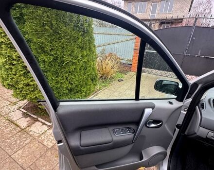 Серый Рено Сценик, объемом двигателя 1.6 л и пробегом 187 тыс. км за 5500 $, фото 5 на Automoto.ua