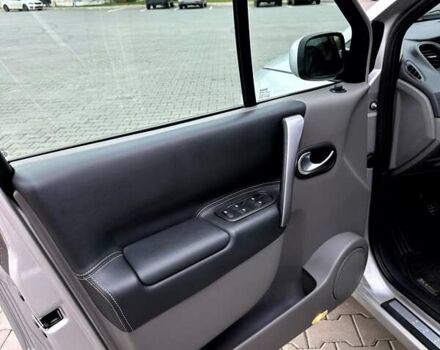 Серый Рено Сценик, объемом двигателя 1.6 л и пробегом 172 тыс. км за 5400 $, фото 9 на Automoto.ua