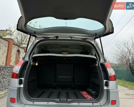 Серый Рено Сценик, объемом двигателя 1.6 л и пробегом 230 тыс. км за 5699 $, фото 61 на Automoto.ua