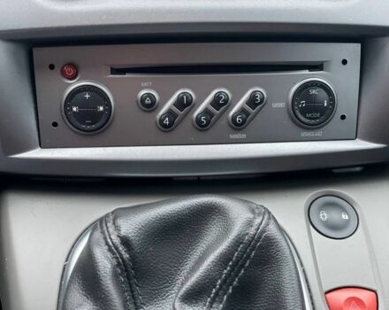 Серый Рено Сценик, объемом двигателя 1.5 л и пробегом 303 тыс. км за 5500 $, фото 11 на Automoto.ua