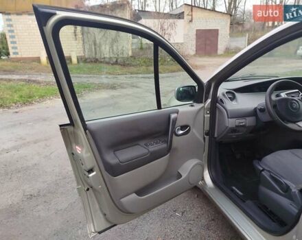 Серый Рено Сценик, объемом двигателя 1.6 л и пробегом 185 тыс. км за 4900 $, фото 11 на Automoto.ua