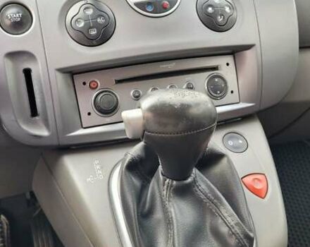 Серый Рено Сценик, объемом двигателя 1.6 л и пробегом 143 тыс. км за 5500 $, фото 5 на Automoto.ua