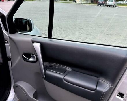 Серый Рено Сценик, объемом двигателя 1.6 л и пробегом 172 тыс. км за 5400 $, фото 2 на Automoto.ua