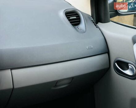 Сірий Рено Сценік, об'ємом двигуна 1.6 л та пробігом 155 тис. км за 6399 $, фото 26 на Automoto.ua