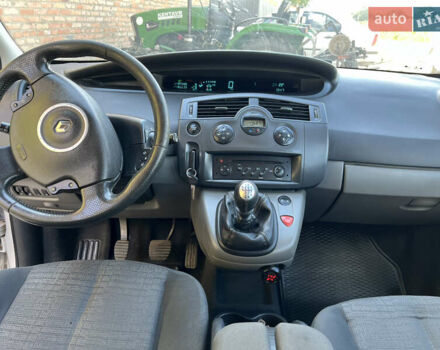 Серый Рено Сценик, объемом двигателя 1.6 л и пробегом 300 тыс. км за 5100 $, фото 7 на Automoto.ua