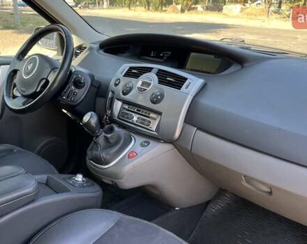 Серый Рено Сценик, объемом двигателя 2 л и пробегом 282 тыс. км за 6990 $, фото 10 на Automoto.ua