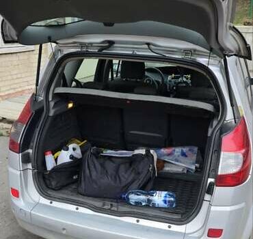 Серый Рено Сценик, объемом двигателя 1.87 л и пробегом 242 тыс. км за 5555 $, фото 4 на Automoto.ua