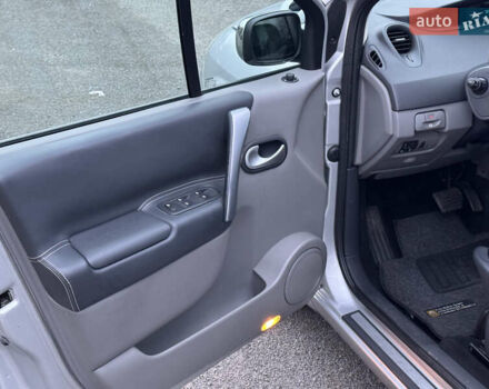 Серый Рено Сценик, объемом двигателя 1.99 л и пробегом 227 тыс. км за 4900 $, фото 8 на Automoto.ua