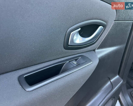 Сірий Рено Сценік, об'ємом двигуна 1.6 л та пробігом 237 тис. км за 7650 $, фото 43 на Automoto.ua